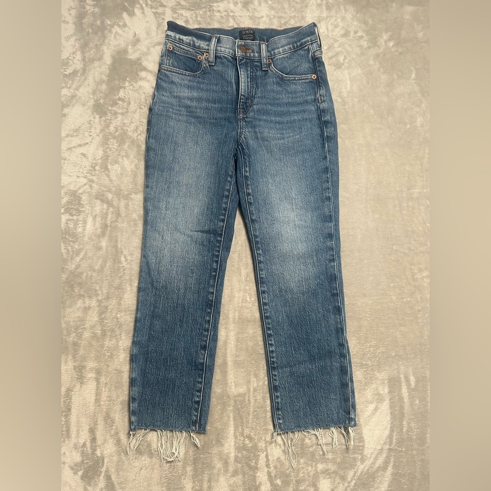 J Crew Essential Straight Leg Jeans Women’s 24P Petite Raw Hem Medium Wash
